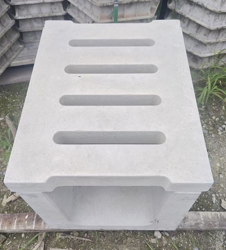 水泥雨水篦子圖片，水泥雨水篦子高清圖片，水泥雨水篦子成品圖片，水泥雨水口立篦子圖片，四孔水泥雨水篦子圖片